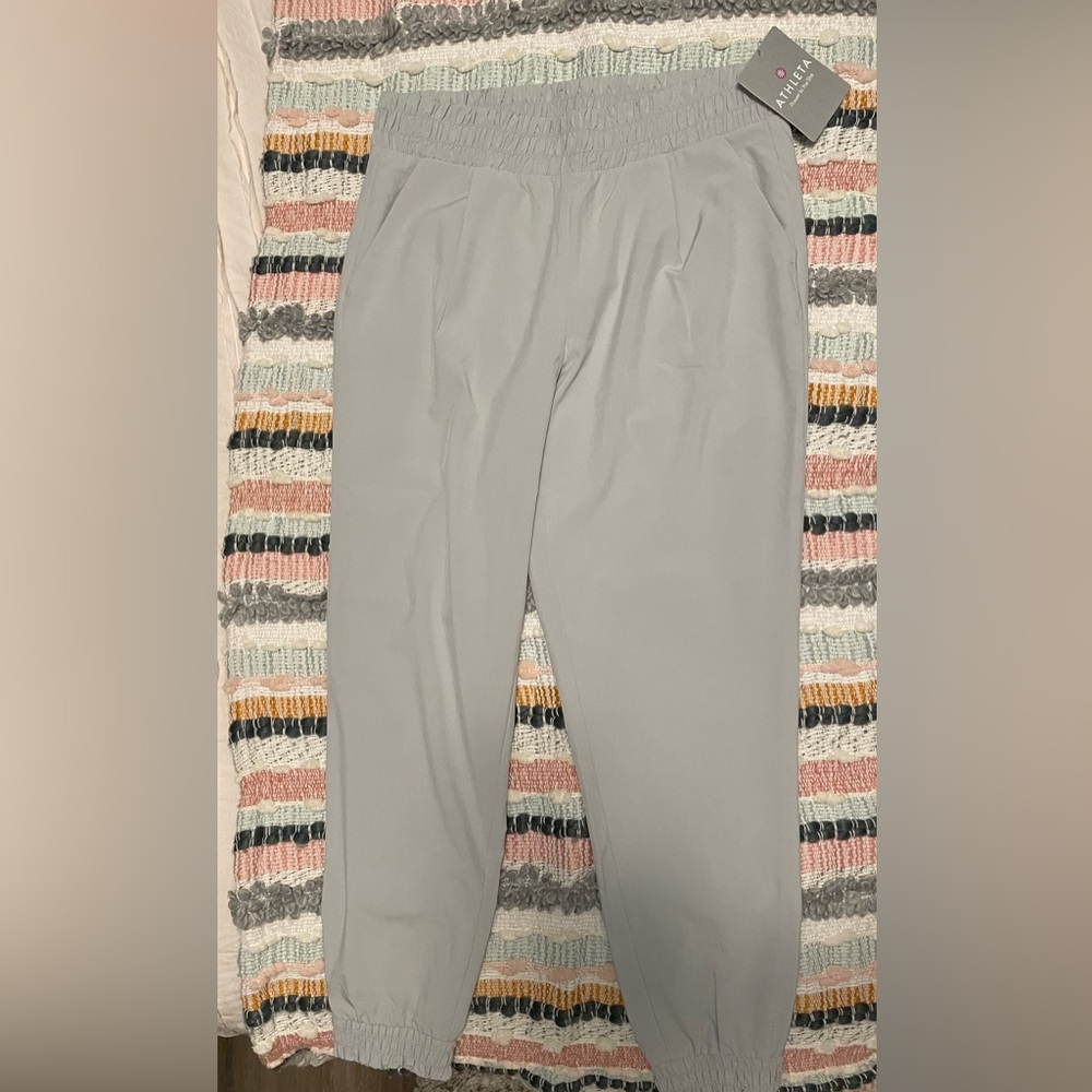 Grey Women’s Jogger pants with front pockets and elastic waist and ankles!